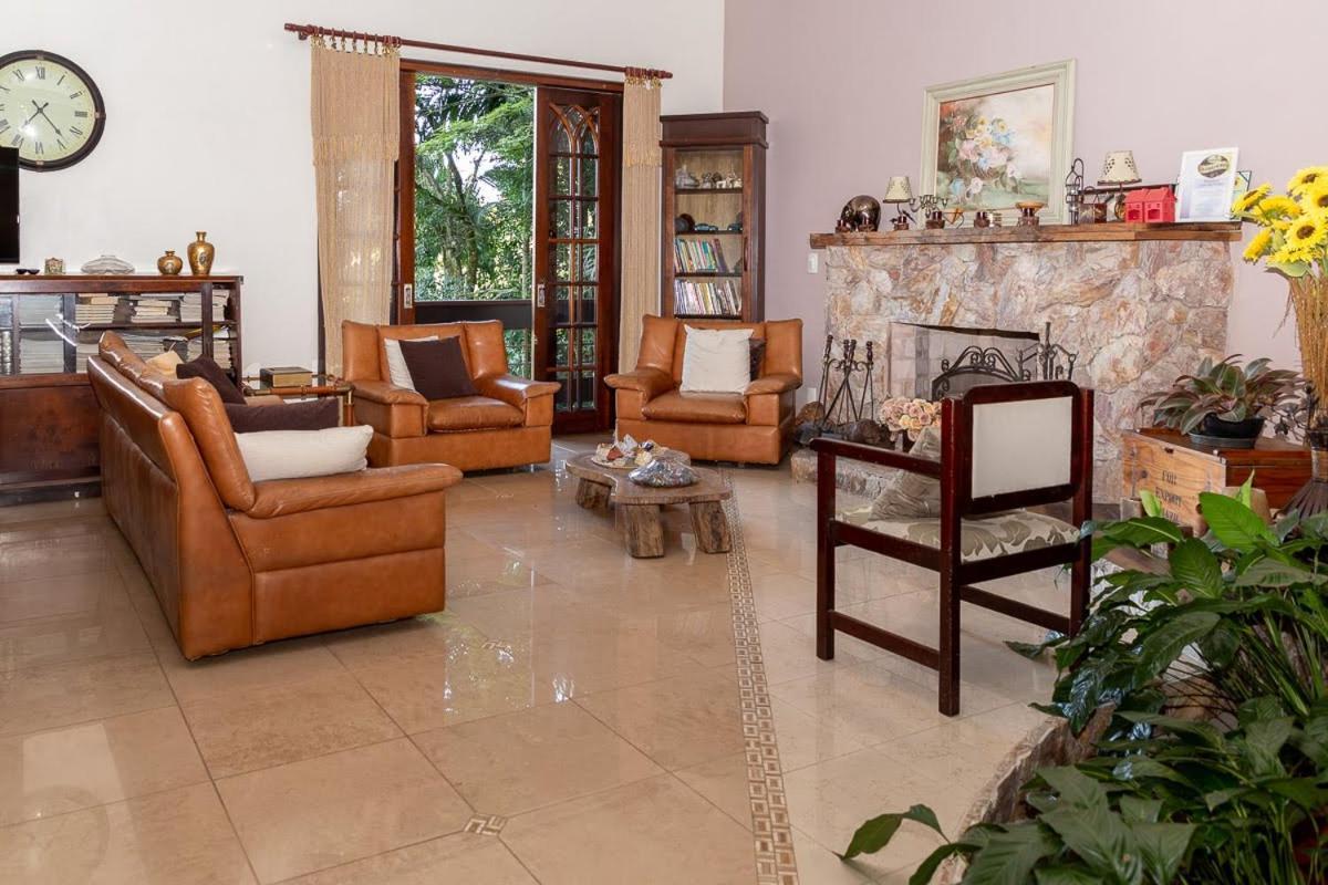 Pousada Casa Da Pedra Blumenau Esterno foto